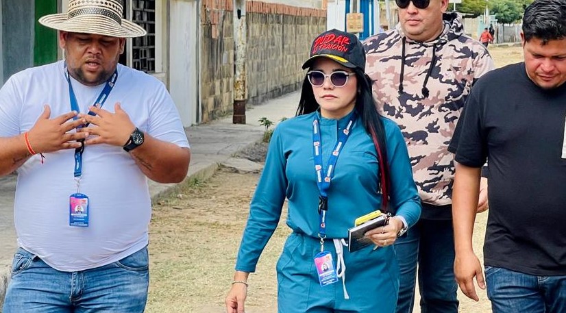 Dra Mayreth Acosta: 