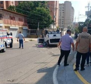 Vuelco sin heridos en la avenida 9B con calle 75 de Maracaibo