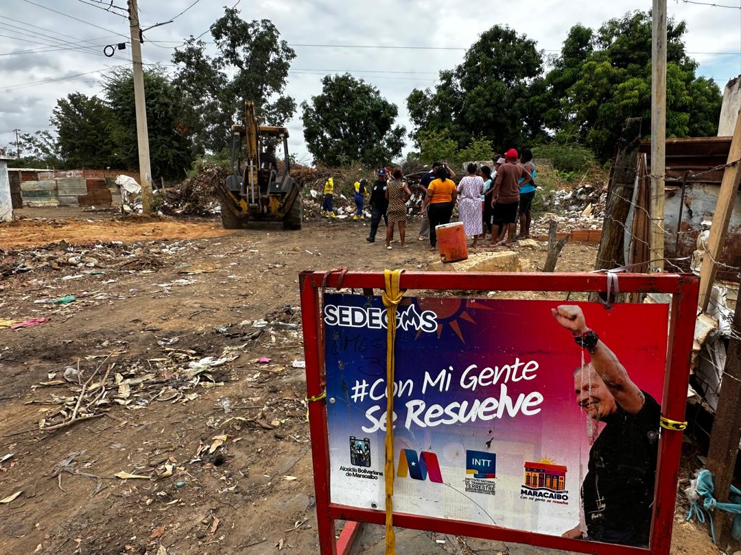 Alcaldía de Maracaibo elimina montaña de desechos en el sector Hato Escondido