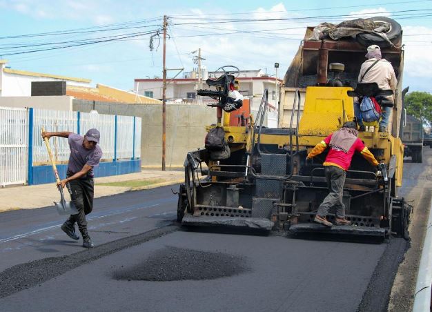 En San Jacinto se colocan más de 10 mil toneladas de asfalto