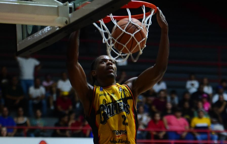 Gaiteros aplastó a Piratas y sigue invicto en Maracaibo
