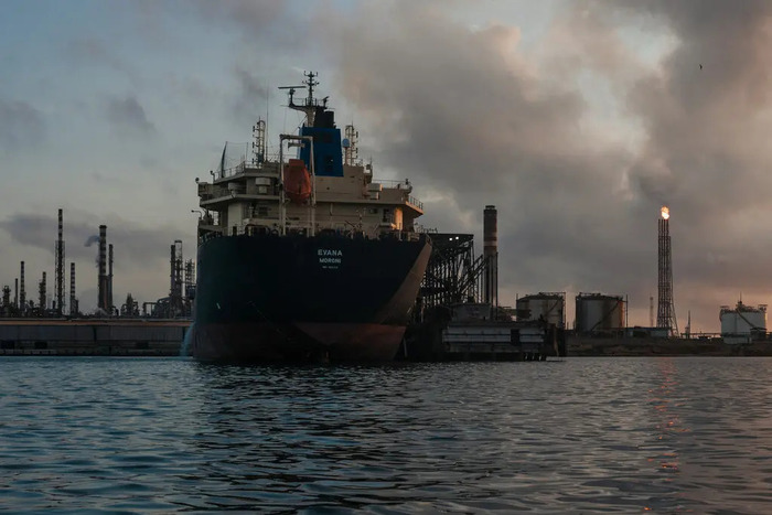 Exxon Mobil y Venezuela negocian acuerdo para reanudar la producción petrolera