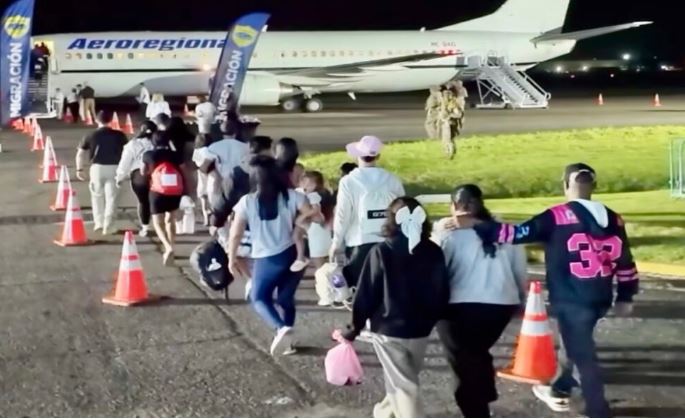 Regresaron a Venezuela más de 130 indocumentados en primer vuelo humanitario desde Panamá
