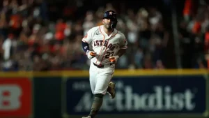 José Altuve sacude jonrón clave en vibrante triunfo de Astros ante Reales