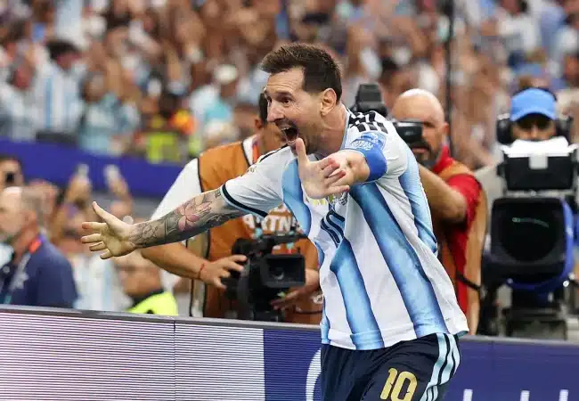 Argentina vence a Austria con doblete y récord histórico de Messi para sellar su pase a la siguiente ronda