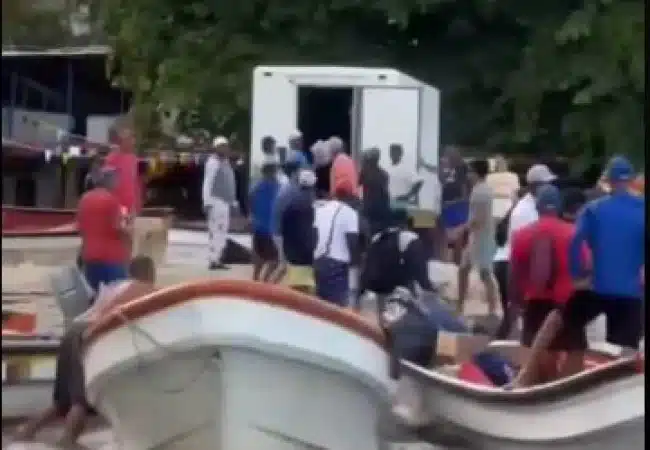 De mar a tierra: Pescadores de Choroní y Chuao se movilizan para socorrer a La Guaira