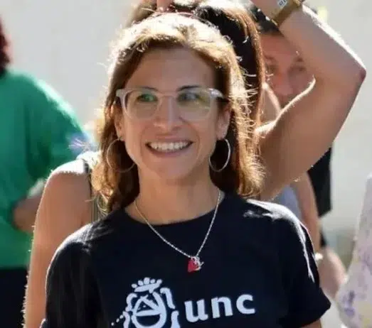Muere una profesora universitaria tras explotar su celular dentro de un auto en marcha: Argentina