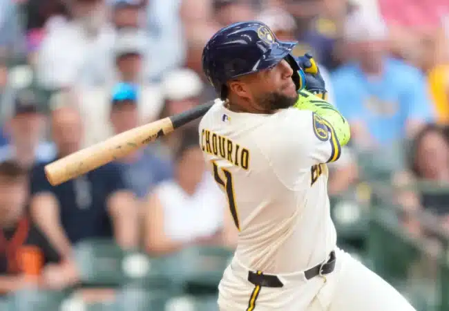 Jackson Chourio exhibe su poder con el madero en la derrota de Cerveceros