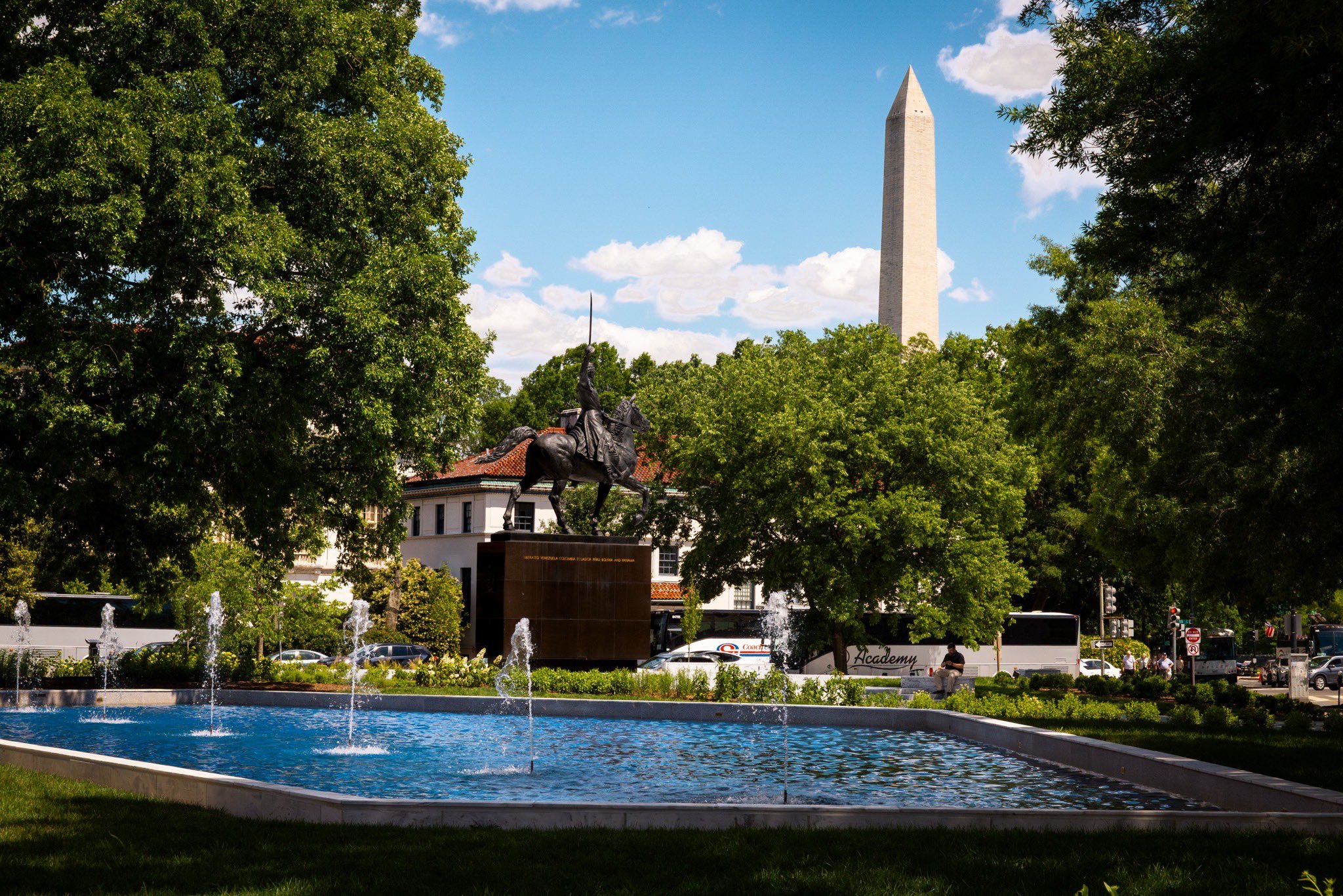 Reabren el Monumento a Simón Bolívar frente al Departamento del Interior en Washington D.C