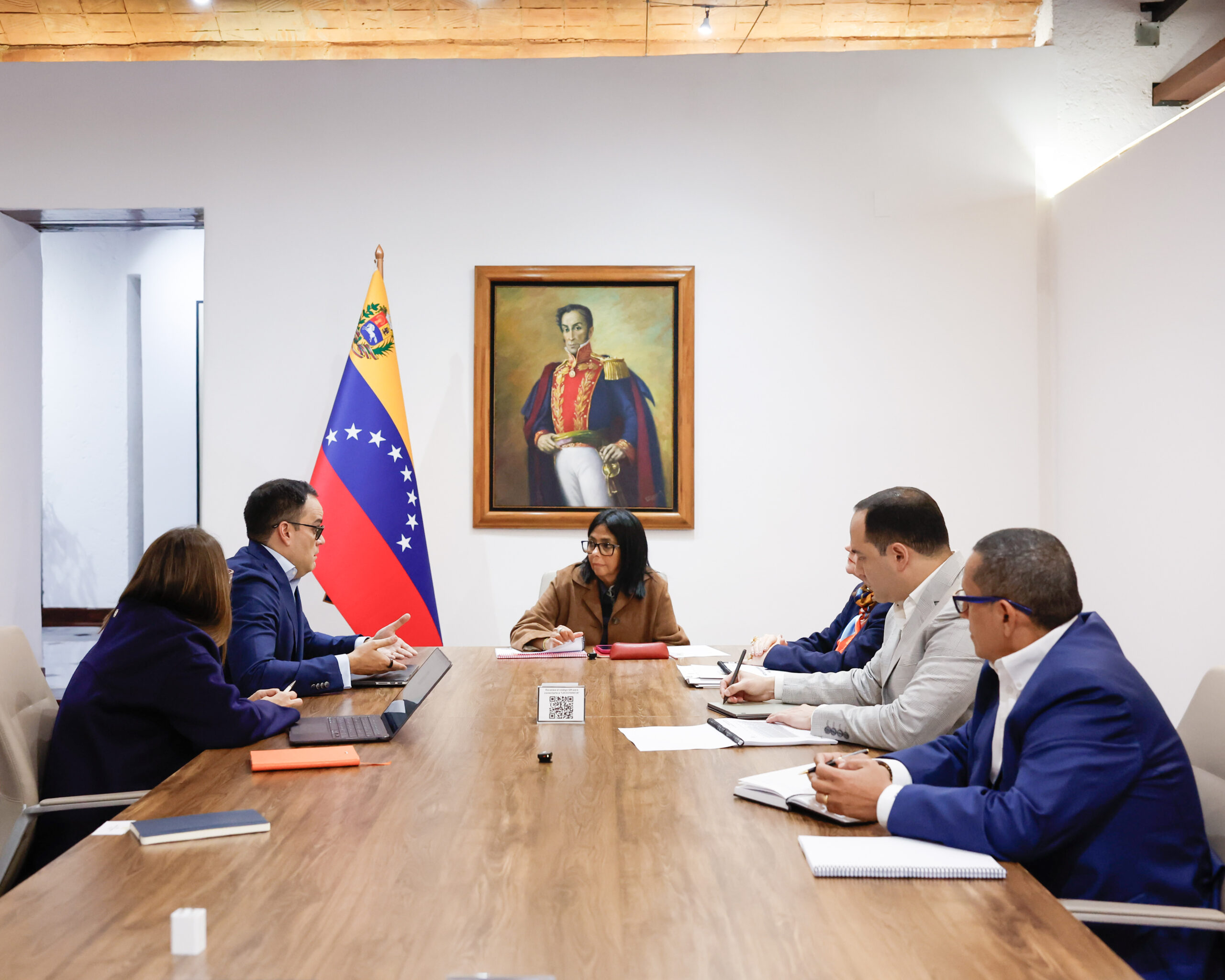 Presidenta (E) Delcy Rodríguez se reunió con el equipo económico y el motor hidrocarburos: Contratos suscritos permitirán nuevas inversiones