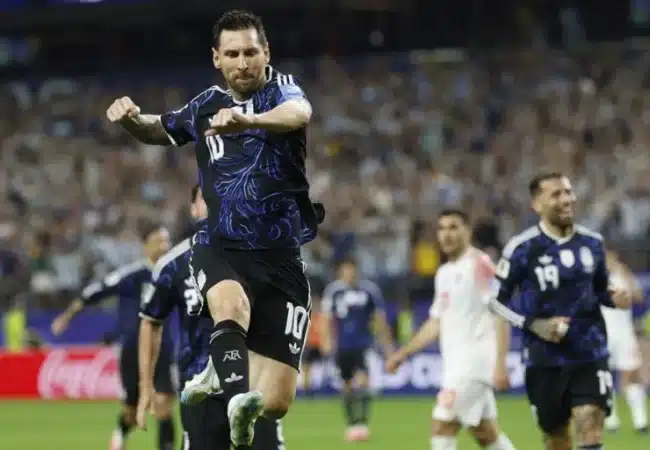 Argentina golea a Jordania con golazo de Messi y asegura paso perfecto a dieciseisavos