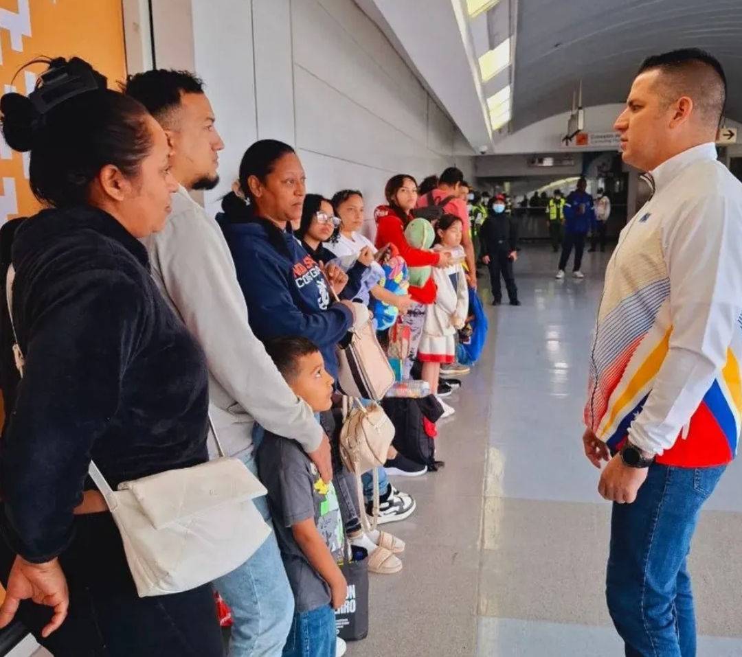 Llegaron al país 158 venezolanos repatriados desde México