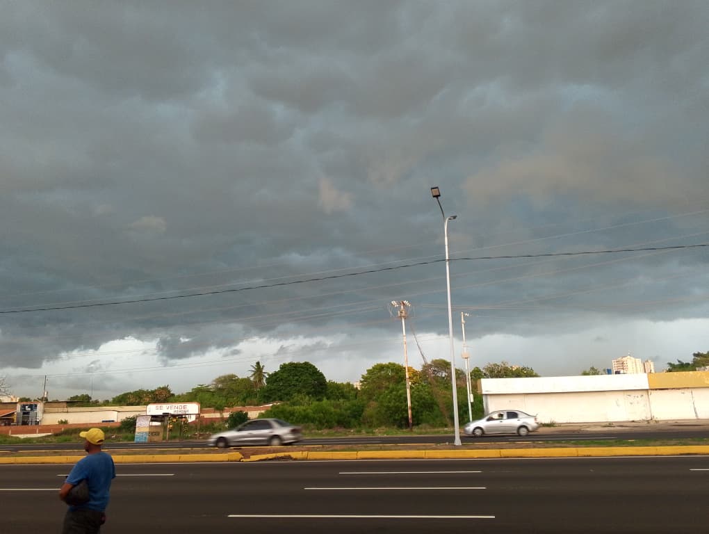 Fuertes ráfagas de viento y densa nubosidad se registran en Maracaibo y San Francisco