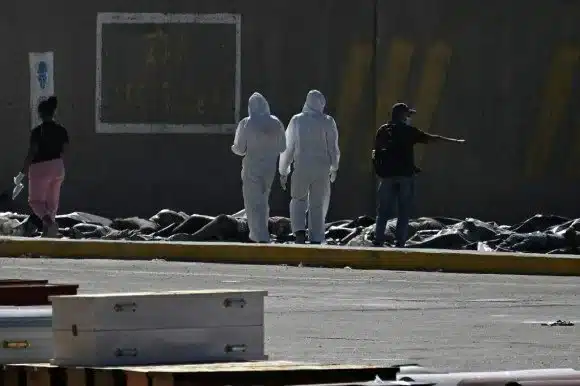 "Parece una película de terror": El lúgubre panorama que se vive en la morgue improvisada del Puerto de La Guaira tras el doble terremoto