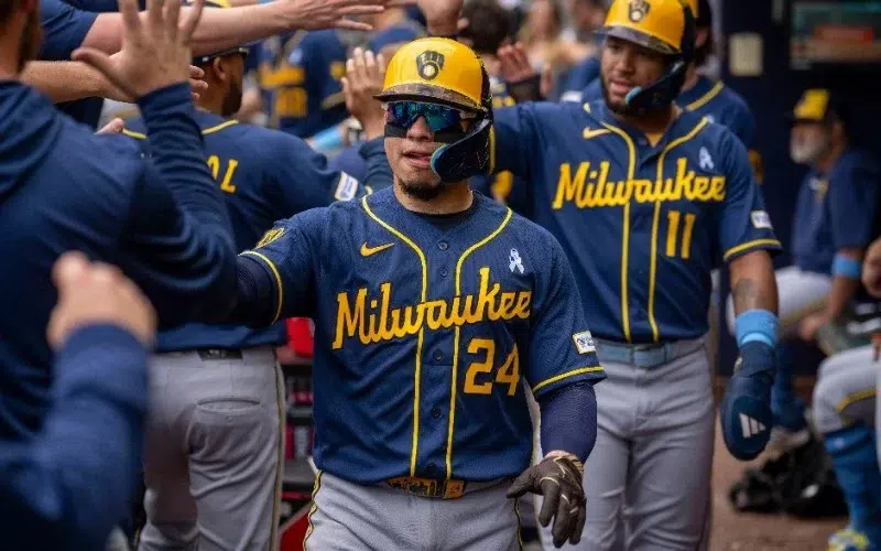 William Contreras comanda feroz ataque de Cerveceros para aplastar a Bravos