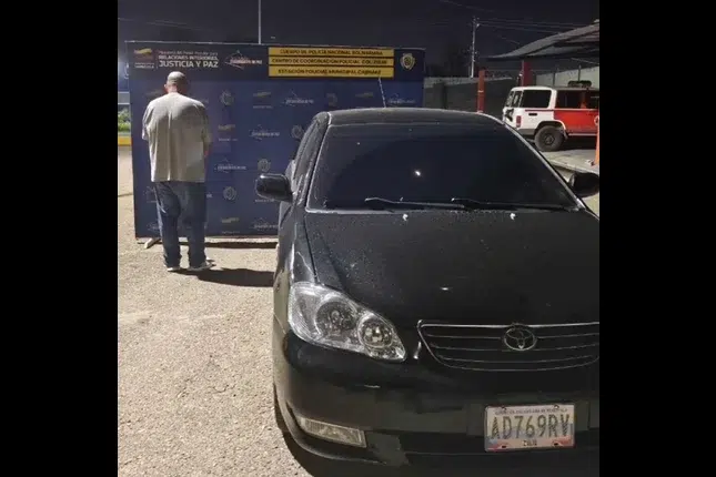 Arrestan por violencia de género a sujeto que arrastró a su esposa con un carro en centro comercial de Cabimas