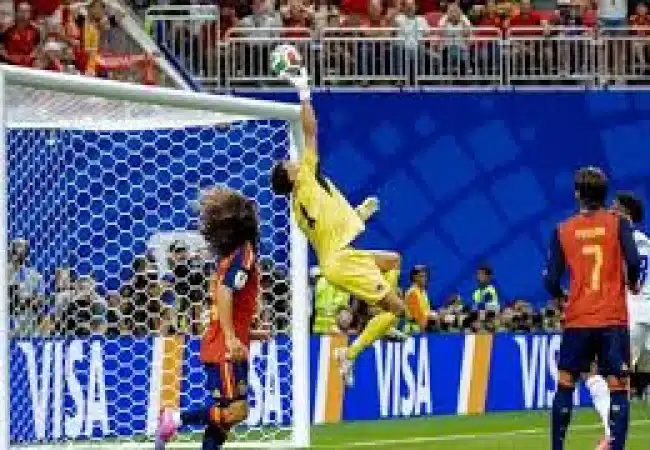 Atajó siete disparos de España a la portería de Cabo Verde y se convirtió en minutos en un héroe del fútbol mundial:Vozinha