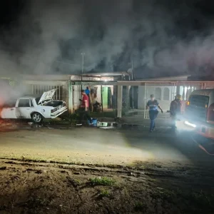 Acumulación de gases provoca incendio de un vehículo en Valmore Rodríguez
