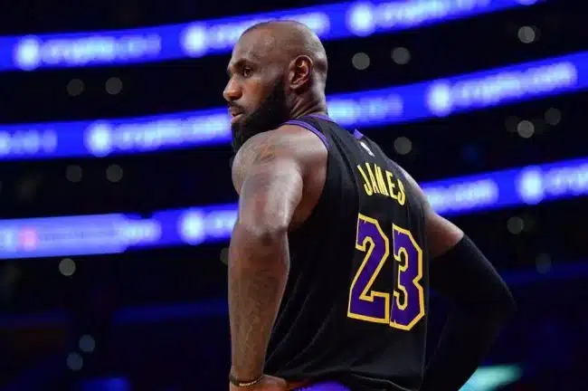 Warriors mueven ficha para adquirir a LeBron James en la agencia libre