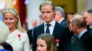 Marius Borg Høiby, hijo de la princesa Mette-Marit de Noruega, es condenado a cuatro años de cárcel por violación