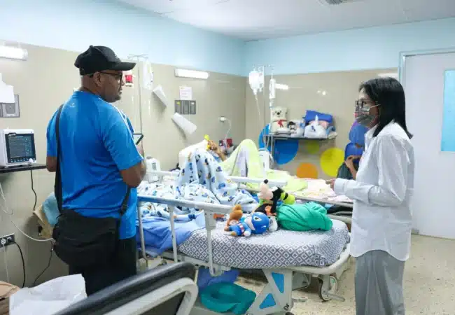 Delcy Rodríguez refuerza atención en centros de salud tras sismos