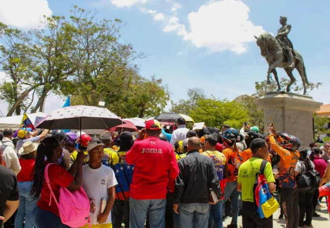 Movimiento de Profesionales y Técnicos capítulo Zulia, ratificó su compromiso con la soberanía nacional desde la Plaza Bolívar de Maracaibo