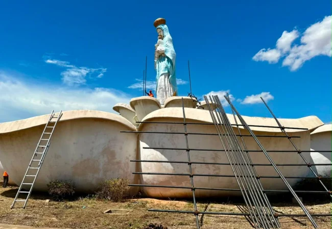 Gobierno del Zulia inicia restauración del monumento a La Chinita en la Circunvalación 1 donde pernoctaban los yukpas
