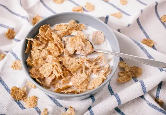 ¿El secreto contra el ACV está en tu tazón de desayuno? Lo que dicen los expertos sobre los cereales