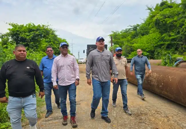 Inspeccionan embalse Burro Negro e incorporan un quinto equipo para producir 350 litros de agua por segundo