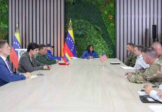 Presidenta (E) Delcy Rodríguez se reunió con delegación de EEUU para optimizar el despliegue de atención tras los terremotos