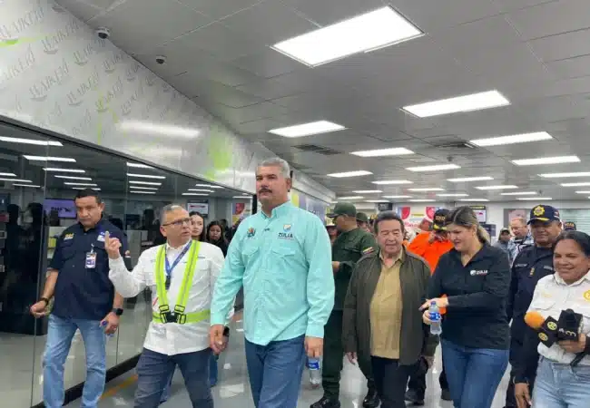 Con comisión multidisciplinaria: Gobernador Luis Caldera inspeccionó infraestructura y descarta daños en el Aeropuerto Internacional La Chinita tras doblete sísmico