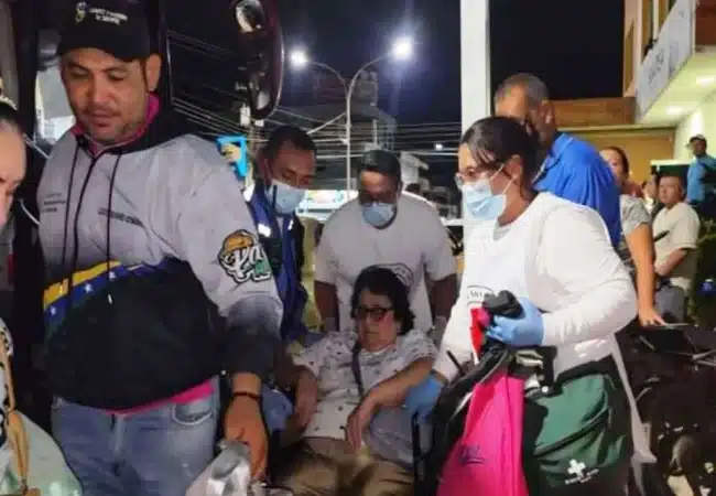 Gobernador Luis Caldera anunció la llegada a Maracaibo de 46 zulianos damnificados por el doblete sísmico procedentes de La Guaira y la Gran Caracas
