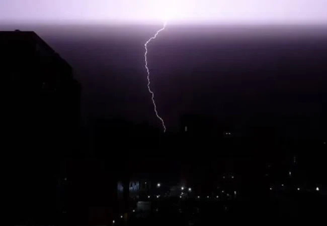 Andry Jons captura la furia de los relámpagos sobre Maracaibo