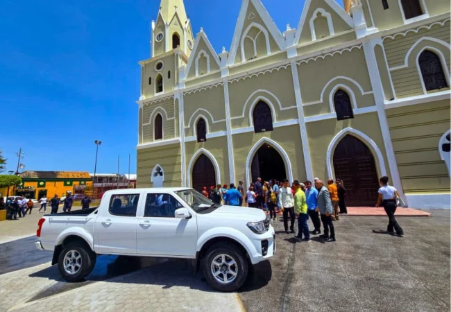 El municipio Mara ya tiene su "María Móvil": Gobernador Luis Caldera entrega ofrendas a la Virgen del Carmen