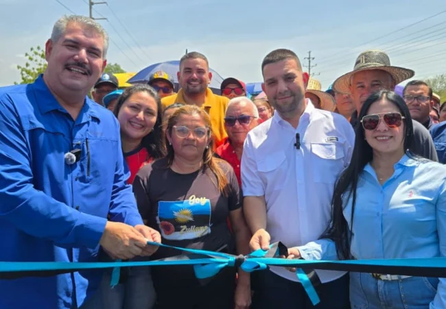 Gobernador Luis Caldera entregó 3,5 kilómetros de vialidad asfaltada en La Cañada de Urdaneta