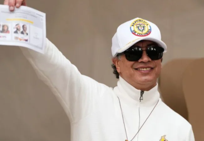Petro despide su mandato en Colombia con un Congreso en el que De la Espriella buscará la mayoría