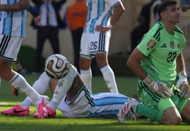 ¿Fin de una era? ‘Dibu’ Martínez deja en el aire su futuro en la Selección Argentina