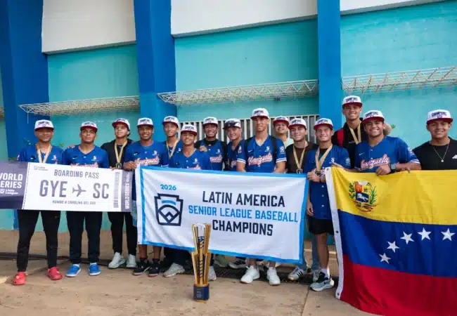 Llegaron a casa los campeones Latinoamericanos de béisbol