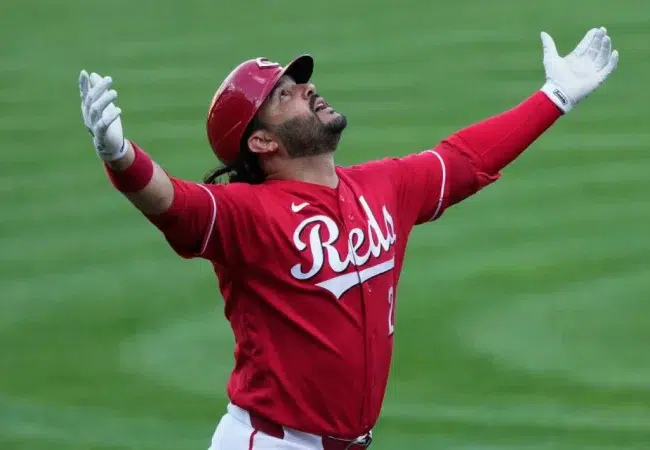 Eugenio Suárez llega a 10 jonrones en la temporada y acecha récords históricos