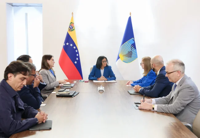 Presidenta (E) Delcy Rodríguez se reunió con directivos del Banco Interamericano de Desarrollo para acordar hoja de ruta multilateral