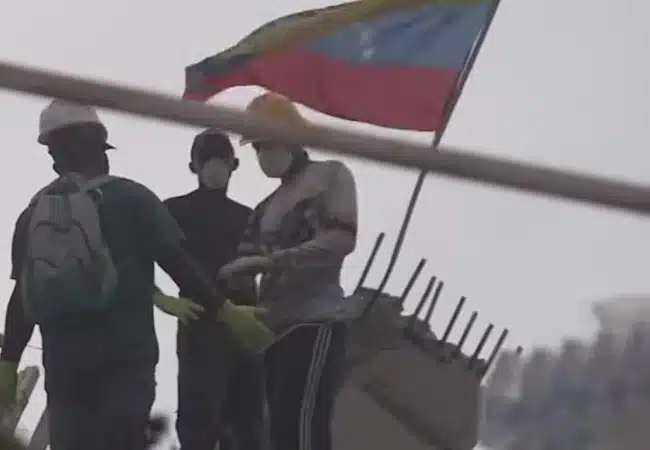 EEUU intensifica labores de rescate y ayuda a las víctimas a casi una semana del doble terremoto en Venezuela