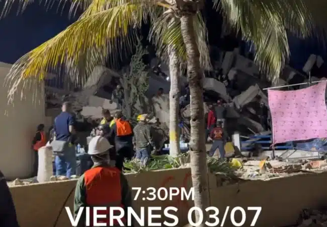 Detectan señales de vida bajo los escombros del edificio Oasis Beach en La Guaira la noche de este viernes 3-Jul