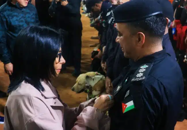 Presidenta (E) Delcy Rodríguez condecoró a rescatistas internacionales por sus labores tras el doble terremoto en Venezuela