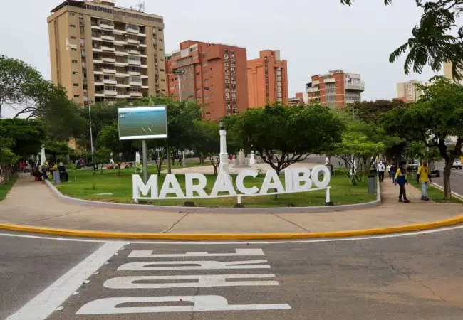 Alcaldía de Maracaibo entregó rehabilitada la plaza José Ramón Yepes