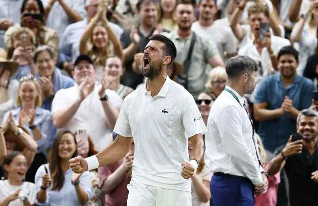 Djokovic sobrevive a cinco horas ante Auger-Aliassime y cita a Sinner en semifinales de Wimbledon