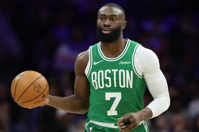 Bombazo en la NBA: Jaylen Brown pasa a los 76ers en un traspaso por Paul George