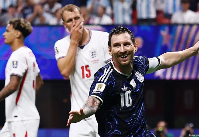 Fortalezas y virtudes de los dos "titanes" que se enfrentan mañana por la copa Mundial de Fútbol: España y Argentina