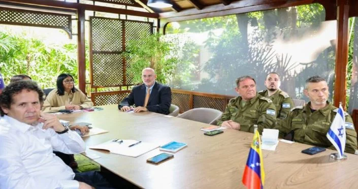 Delcy Rodríguez evaluó junto a equipo israelí plan de remoción de escombros en La Guaira